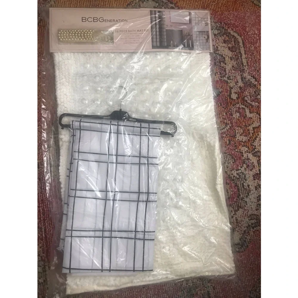 BCBG New Black & White 16-Piece Bath Set